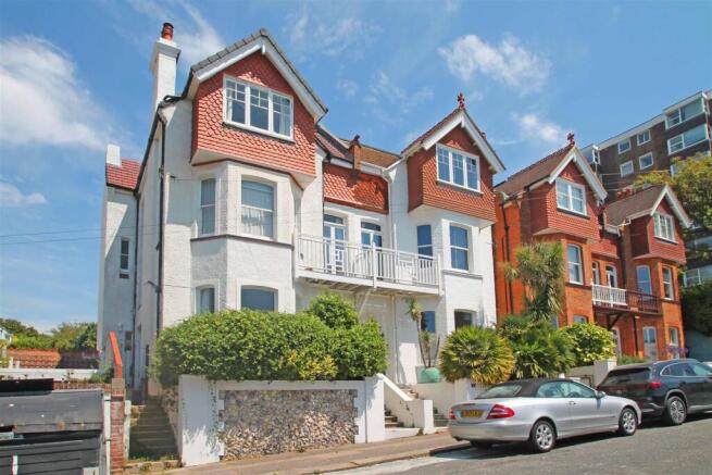 4 bed property, in Belle Vue Gardens, £1,150,000