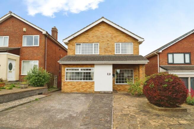 3 bed property, in Glen Mavis Way, £365,000