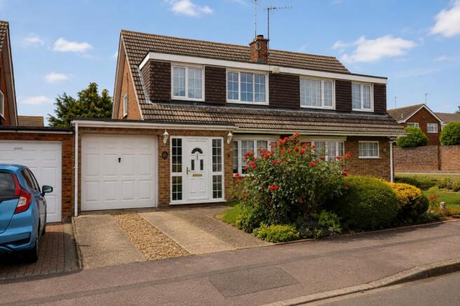 3 bed property, in Turnpike Drive, £365,000