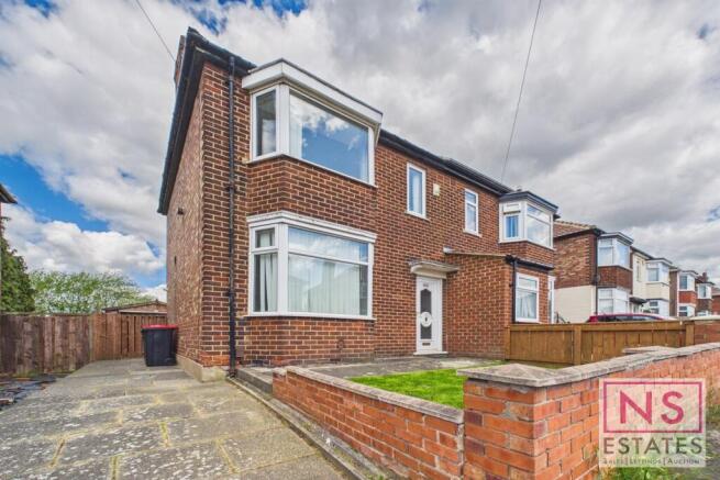 3 bed property, in Ashford Avenue, £140,000
