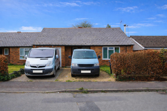 2 bed property, in Laburnum Grove, £325,000