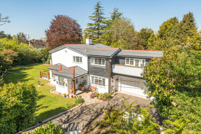 5 bed property, in Warren Avenue, £1,395,000