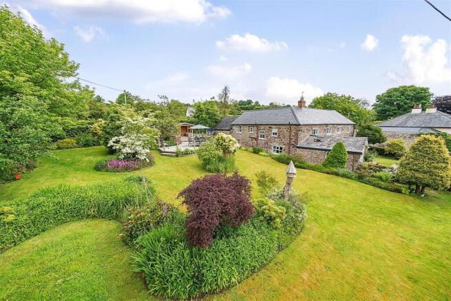 4 bed property, in Skilgate, £799,000