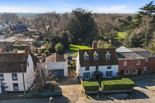 4 bed property, in High Street, £700,000