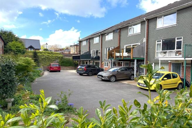 4 bed property, in Hyde (Winchester), £750,000