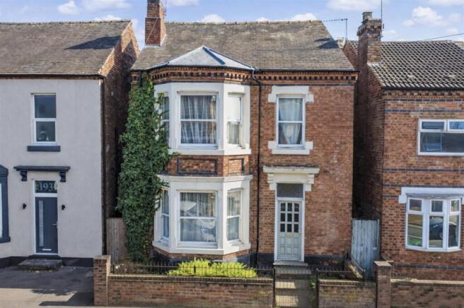 3 bed property, in Derby Road, £240,000