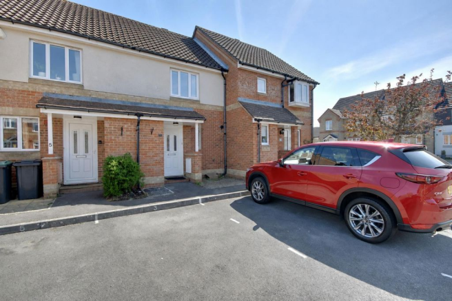 2 bed property, in Mizen Way, £190,000