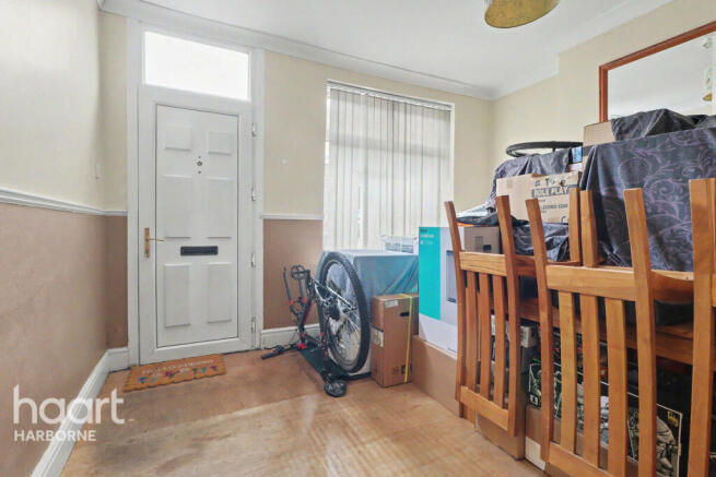 2 bed property, in The Uplands, £180,000