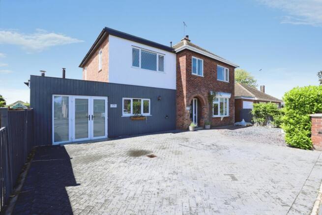 4 bed property, in Balmoral Avenue, £369,000