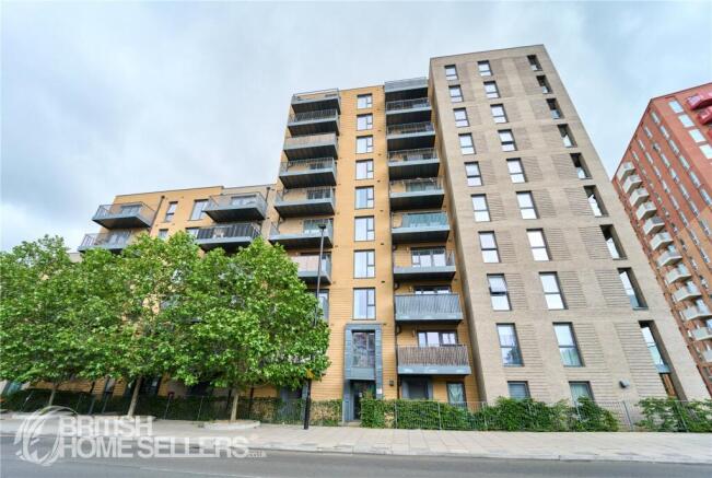 1 bed property, in New Road, £260,000