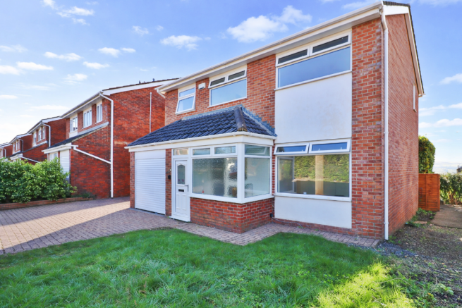 4 bed property, in The Dell, £375,000