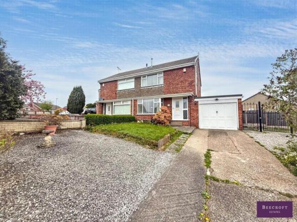 3 bed property, in Meadow Drive, £250,000