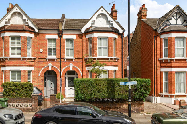 4 bed property, in Brockley Rise, £975,000