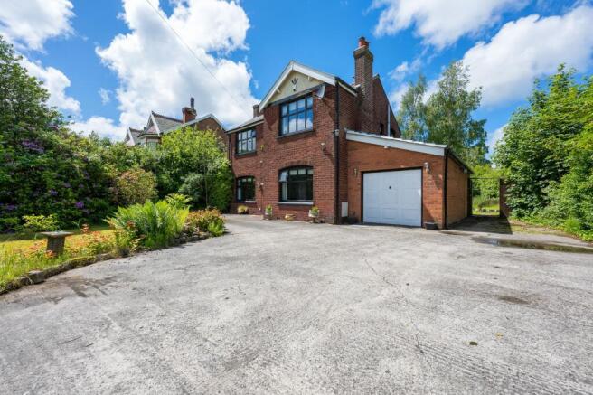 3 bed property, in High Lane, £575,000