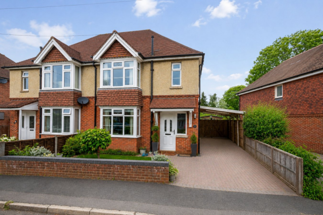 3 bed property, in Hampshire, £450,000