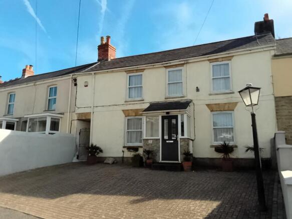 4 bed property, in Glenfeadon Terrace, £410,000
