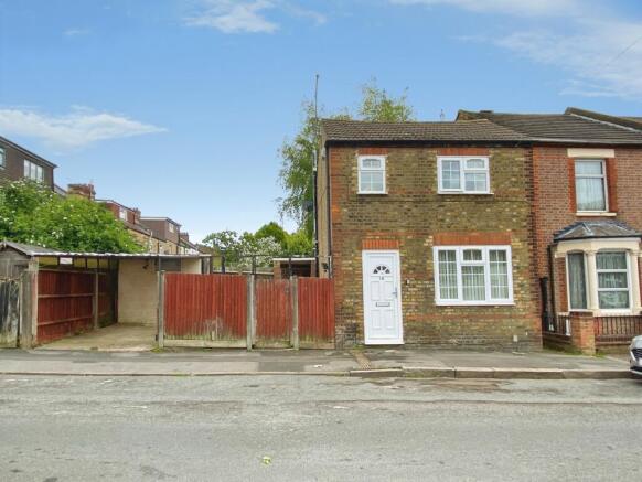 1 bed property, in Benskin Road, £310,000