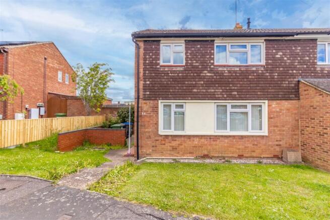 3 bed property, in Mill Close, £235,000