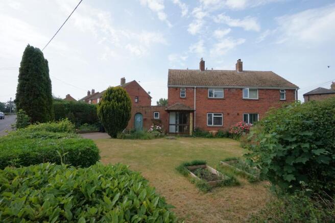 3 bed property, in Bridges Close, £329,995