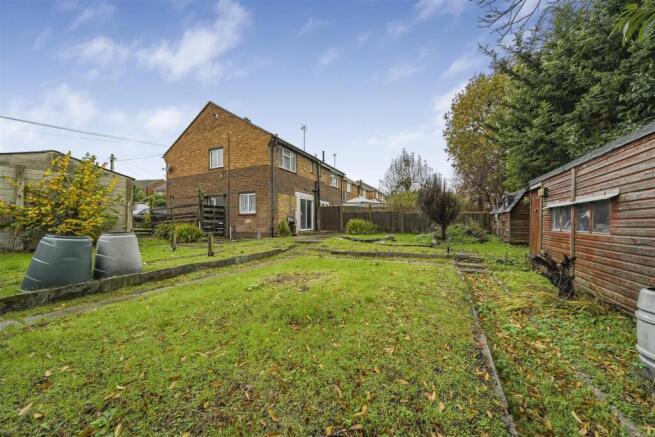 3 bed property, in Fernheath Way, £475,000