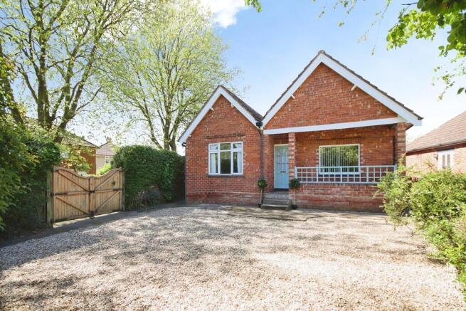 2 bed property, in Rookery Lane, £218,000