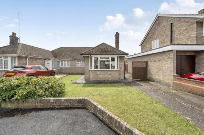 3 bed property, in Farm Close, £350,000