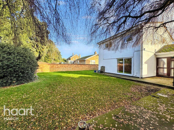 4 bed property, in Taymor Place, £325,000