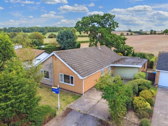 3 bed property, in Pinfold Crescent, £410,000
