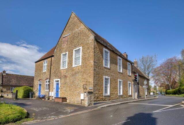 1 bed property, in Old Ansford Inn, £130,000