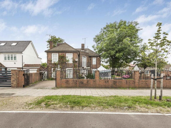 7 bed property, in Great West Road, £1,650,000