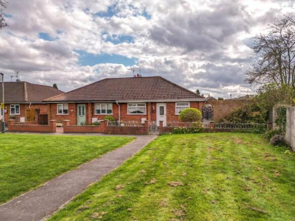 2 bed property, in Stonewell Crescent, £275,000