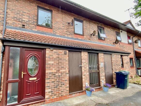 2 bed property, in 12 St. Vincent Court, £60,000