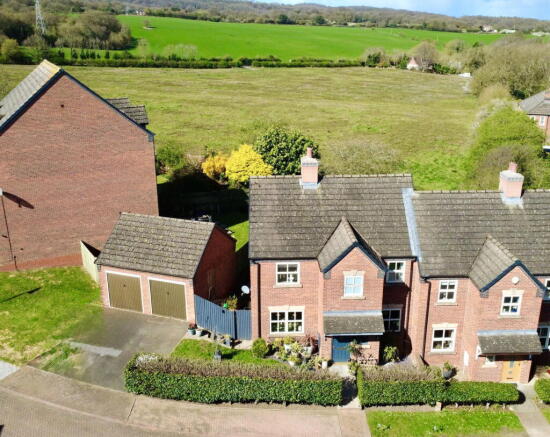 4 bed property, in Glendale Gardens, £300,000