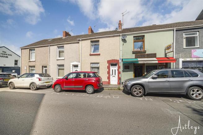 3 bed property, in Duke Street, £155,000