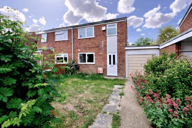 3 bed property, in Blenheim Drive, £250,000