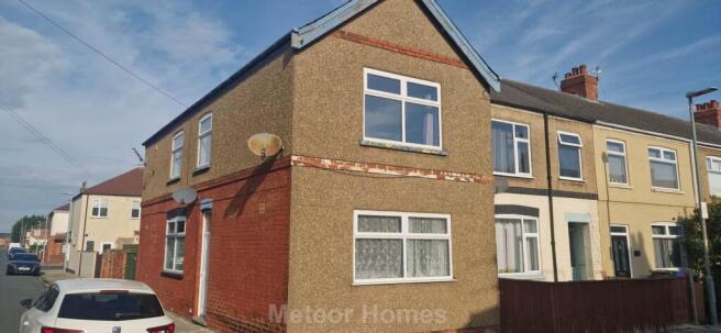 2 bed property, in Henry Street, £95,000