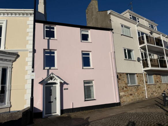 3 bed property, in West End, £370,000