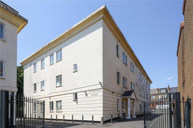 2 bed property, in Leeland Terrace, £350,000