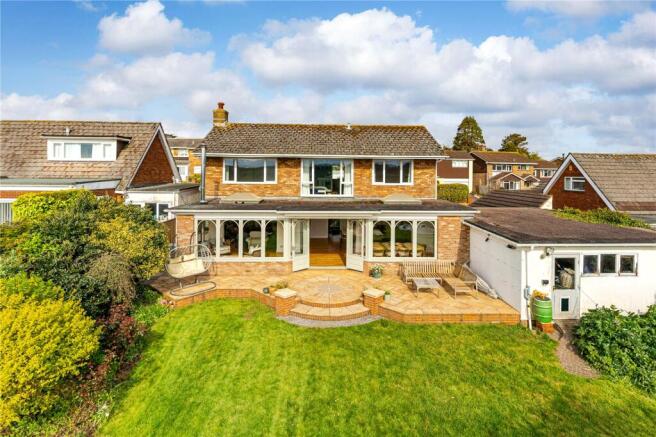 4 bed property, in Douglas Avenue, £650,000