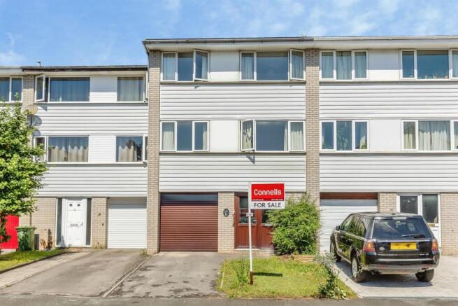 4 bed property, in Harford Close, £325,000