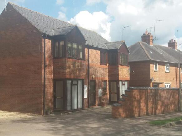 1 bed property, in Kings Road, £120,000