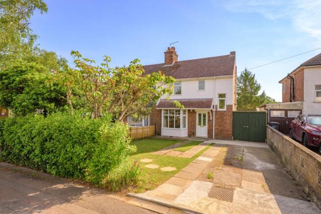 3 bed property, in London Road, £300,000