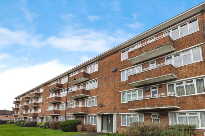1 bed property, in Shirley Road, £130,000