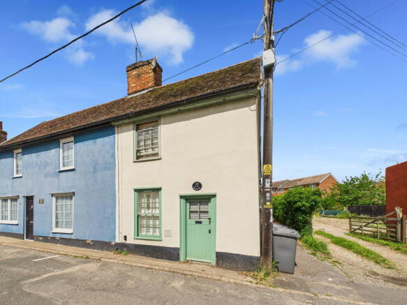 2 bed property, in High Street, £229,999