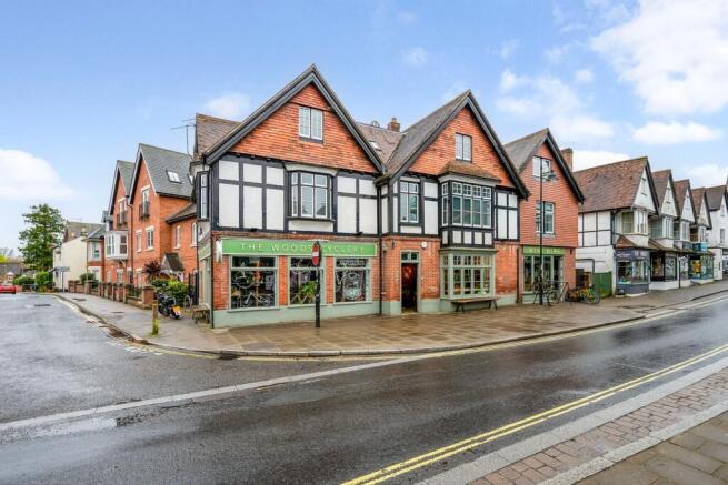 5 bed property, in High Street, £650,000