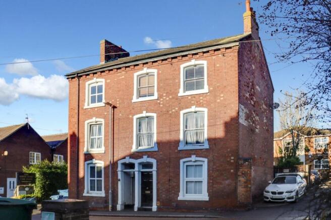 4 bed property, in South Street, £335,000