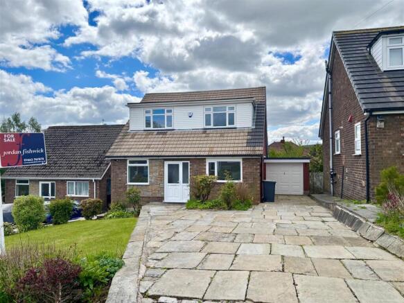 4 bed property, in Aldersgate, £439,000