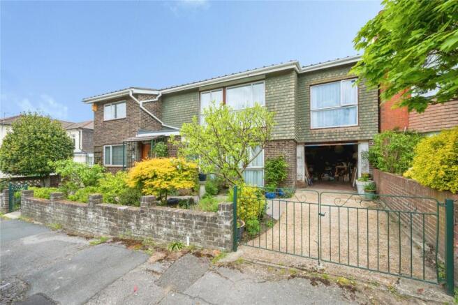 4 bed property, in Longmore Avenue, £350,000