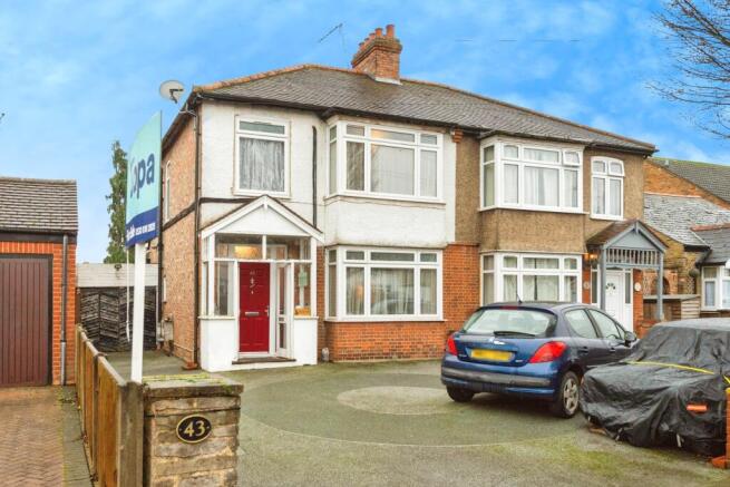 4 bed property, in Ferrers Avenue, £625,000
