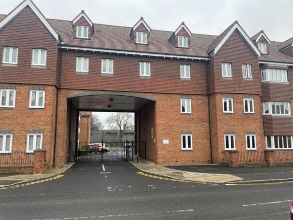 2 bed property, in 31 The Croft, £48,000